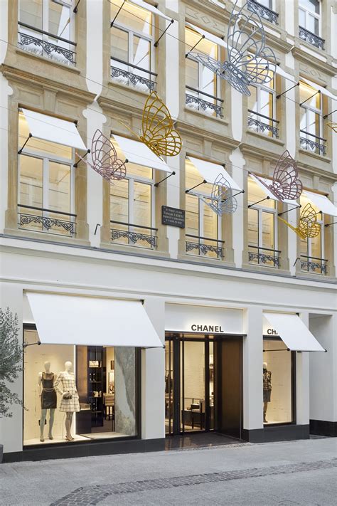 Cette nouvelle boutique Chanel dans le 16e arrondissement est 